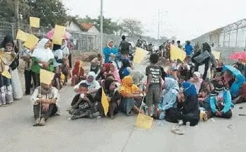 Jalan Perimeter Utara Diblokade Warga