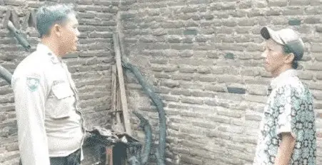 Ditinggal ke Warung, Rumah Ludes Terbakar di Kresek