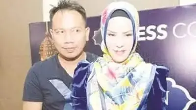 Vicky & Angel Masih Suami-Istri