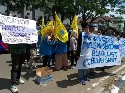 Mahasiswa “Kepung” Dinkes