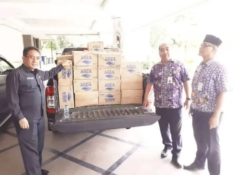 Setwan dan Pimpinan DPRD Kabupaten Tangerang Salurkan Bantuan