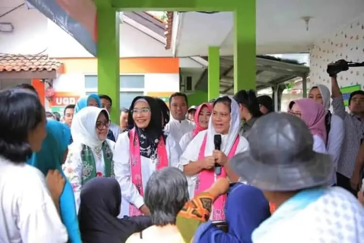 Ibu Negara dan Mensos Salurkan Bantuan Korban Banjir Kota Tangerang
