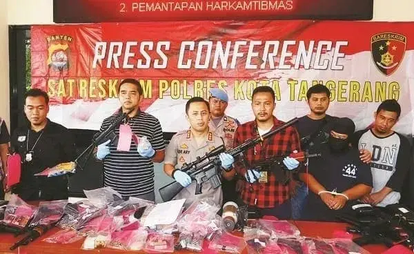 Oknum Pegawai BUMN Jual Senpi Rakitan