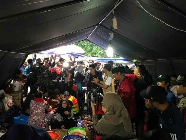 Tinjau Posko Banjir Teluknaga, Menteri Erick Pastikan Bantuan Tersalurkan