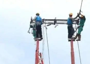 Tersisa 12 Gardu Listrik Masih Padam