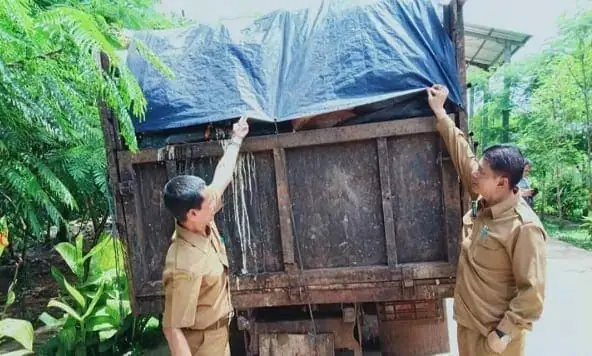 Usut Kasus Truk Sampah dari Luar