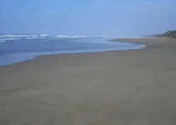 Dampak Tsunami, Pengunjung Pantai Bagedur Merosot