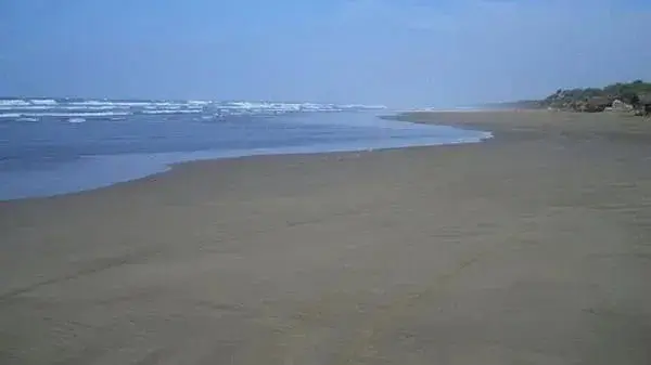 Dampak Tsunami, Pengunjung Pantai Bagedur Merosot