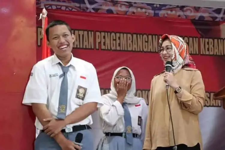Sambangi SMA 2 Tangsel, Airin Ingatkan Pancasila ke Siswa
