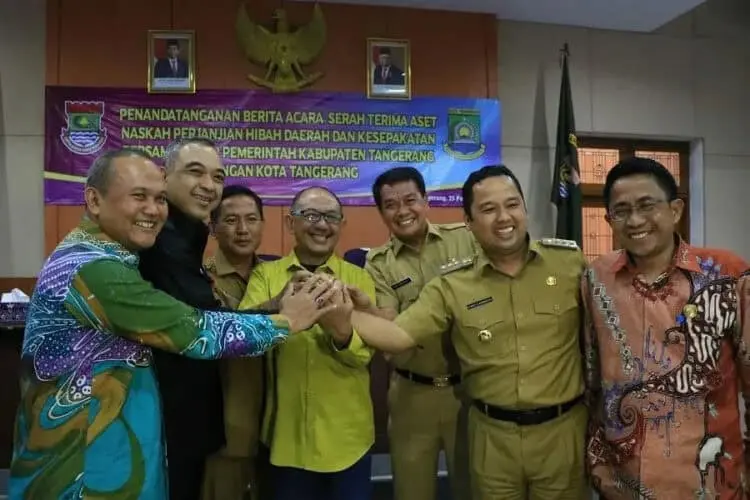 Penyerahan Aset Kelar, Arief dan Zaki Sumringah