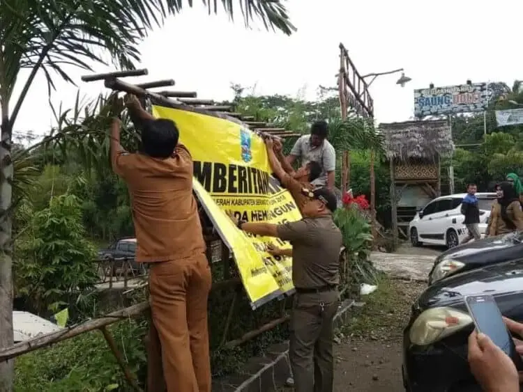 Nunggak Pajak, Rumah Makan Ini Dipasangi Spanduk Tak Taat Pajak