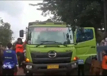 Sebabkan Jalan Rusak, Bupati Iti Marahi Sopir Truk Tanah