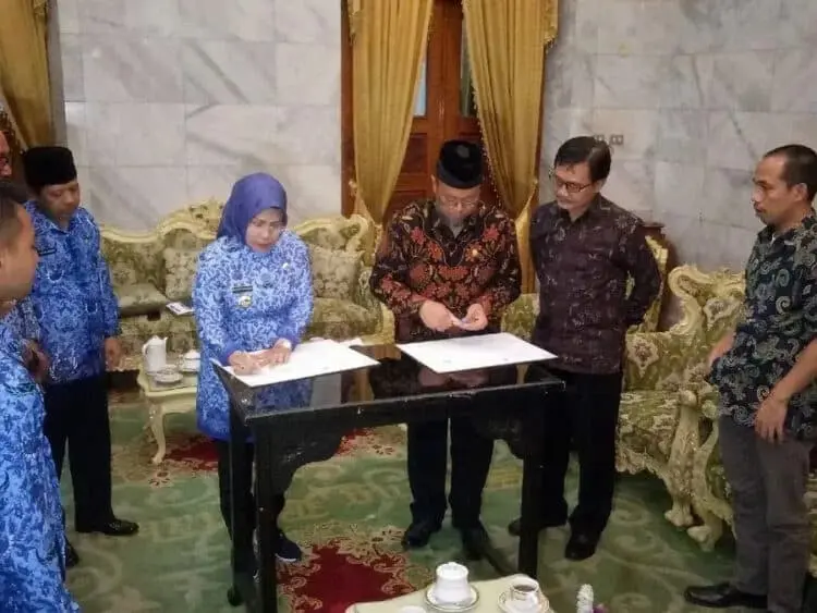 Horee, Pemkab Serang Bagi-bagi Beasiswa di UT