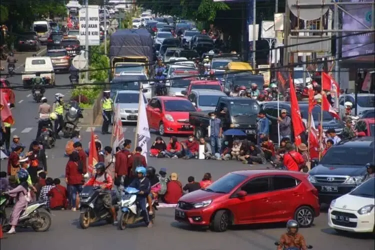 Mahasiswa Banten Demo Tolak Omnibus Law