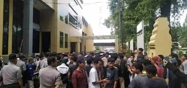 Tuntut Izin Peternakan Ayam Dicabut, Warga Ciomas Demo