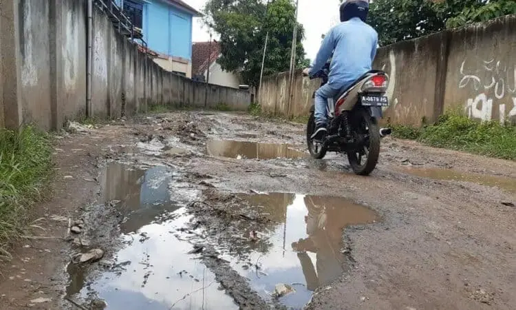 15 Tahun Jalan di Lopang Tak Tersentuh Pembangunan