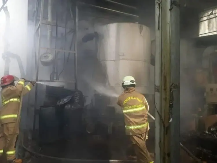Sehari, Pabrik dan Gudang Ludes Terbakar