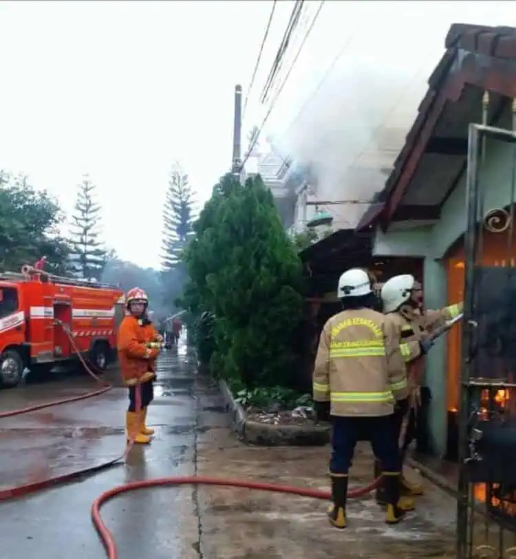 Tiga Rumah di Perumahan Bumi Karawaci Baru Ludes Dilalap Api