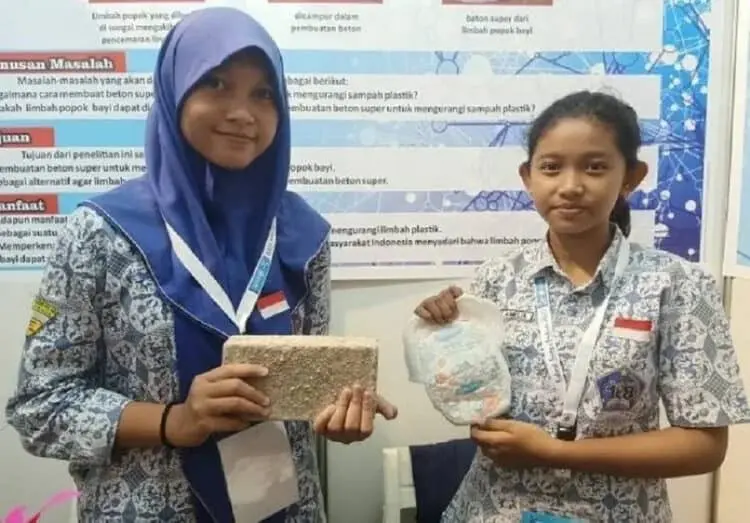 Pelajar SMP Sulap Limbah Popok Jadi Beton