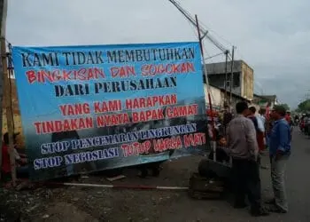 Pabrik Besi Meledak, Warga Minta Ditutup