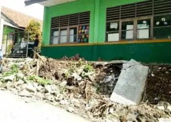 Pagar Tembok SDN Parakan Pamulang Roboh