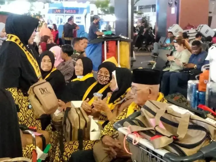 Arab Saudi Hentikan Visa Umrah, Calon Jamaah Terdampar di Bandara Soetta