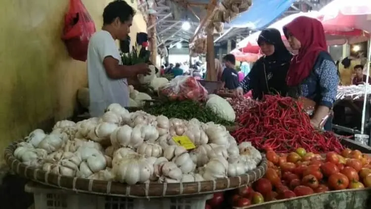 Harga Bawang Bombay di Lebak Melambung