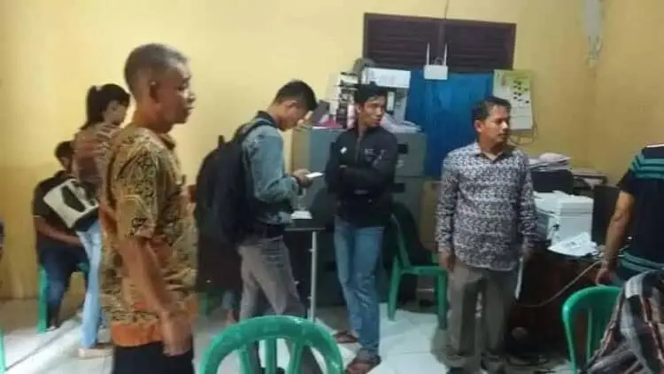 Pemohon Adminduk Membludak, Peralatan Minim