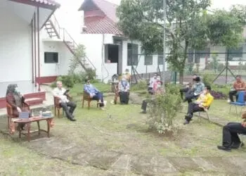 Rakor Bahas Corona, Bupati Irna dan Kepala OPD Duduk Berjauhan