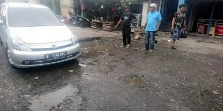 Belum Lama Diperbaiki, Jalan Kebon Besar Sudah Rusak Lagi