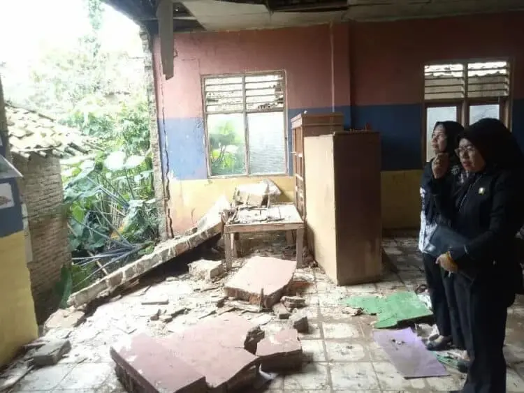 Ruang Kelas SDN di Kabupaten Serang Ambrol