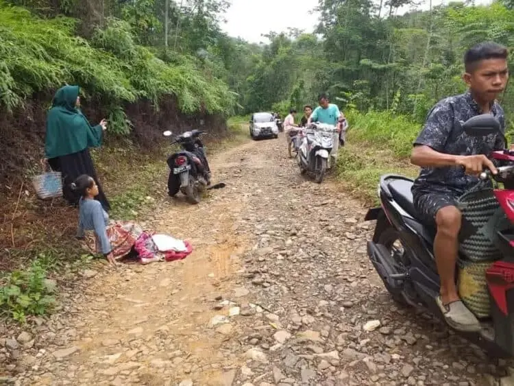 Ada Warga Melahirkan di Jalan Rusak, DPRD Lebak Prihatin