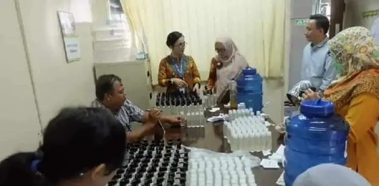 Cegah Corona, LIPI Produksi dan Bagikan 300 Liter Hand Sanitizer