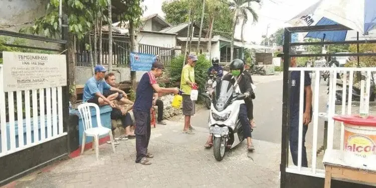 Warga Tangerang Mulai Terapkan Lockdown Lokal