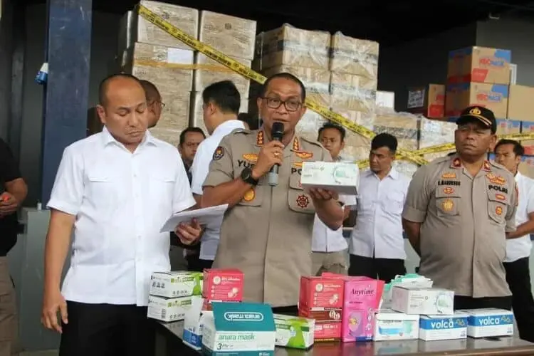 574.000 Masker Tanpa Izin Edar Disita di Gudang Kawasan Neglasari