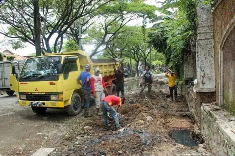 Jalan Taman Royal Cipondoh Akhirnya Diperbaiki