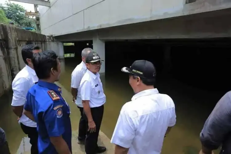 Pembangunan Pasar Royal Mangkrak, Basement Tergenang