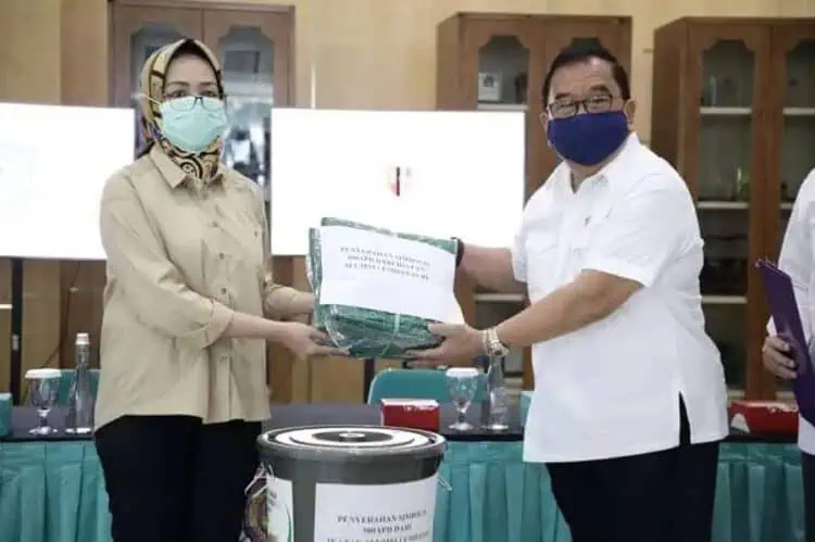 Pemkot Tangsel Dapat Bantuan 500 APD dari Alumni Lemhanas