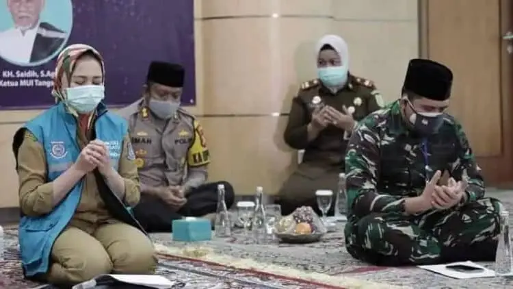 DZIKIR BERSAMA: Walikota Tangerang Selatan, Airin Rachmi Diany bersama unsur Forkopimda Tangsel menggelar dzikir bersama. (ISTIMEWA)