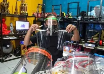 Alat Pelindung Wajah Tiga Dimensi