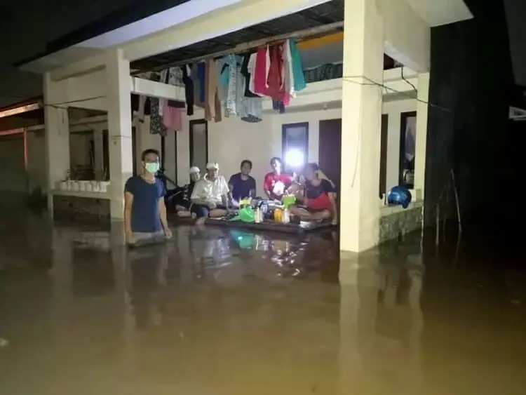 Diguyur Hujan Seharian, Sejumlah Wilayah di Tangsel Tergenang
