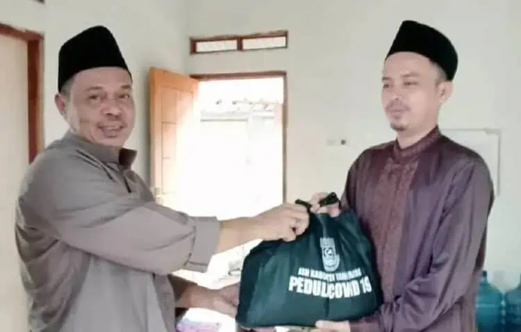 Alhamdulillah, Bupati Zaki Sumbang 2.000 Paket Sembako untuk Ustadz dan Guru Ngaji
