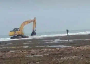 Diduga Reklamasi Tak Berizin Beroperasi di Pantai Carita