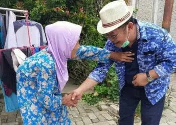 Politisi Demokrat Kota Tangerang Bagikan Ratusan Paket Sembako