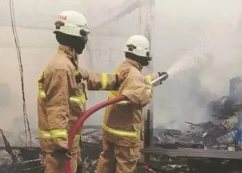 Dua Rumah dan Gudang Limbah Plastik Ludes Terbakar