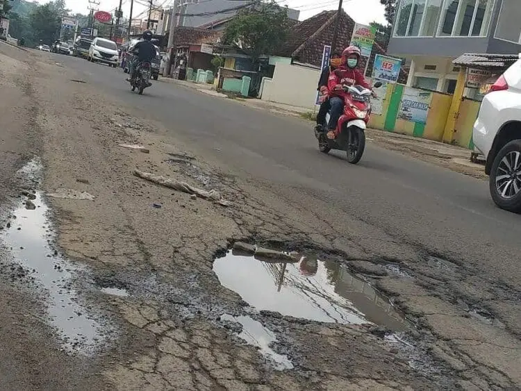 Jalan Nasional di Pandeglang Bolong-bolong