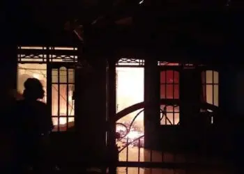 Ditinggal Salat Tarawih, Rumah di Panimbang Ludes Terbakar