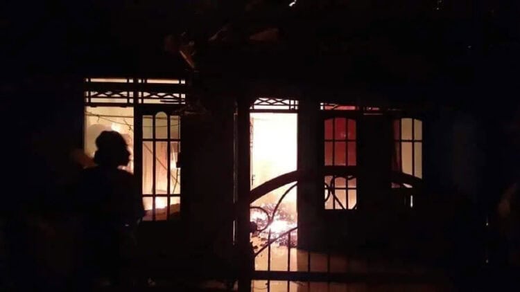 Ditinggal Salat Tarawih, Rumah di Panimbang Ludes Terbakar
