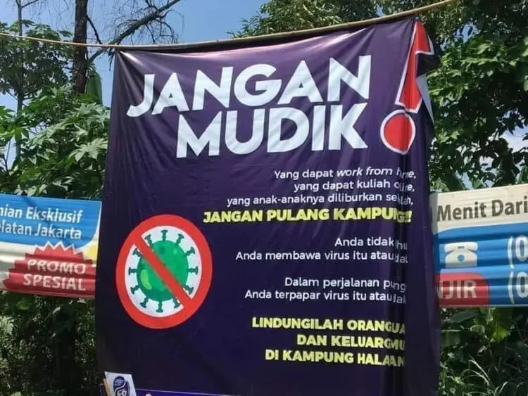 IMBAUAN: Sebuah baliho imbauan larangan mudik terpasang di salah satu sudut jalan Kota Tangsel. (ISTIMEWA)
