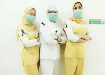 Simbol Keprihatinan, Tenaga Medis di Kota Tangerang Kenakan Pita Hitam